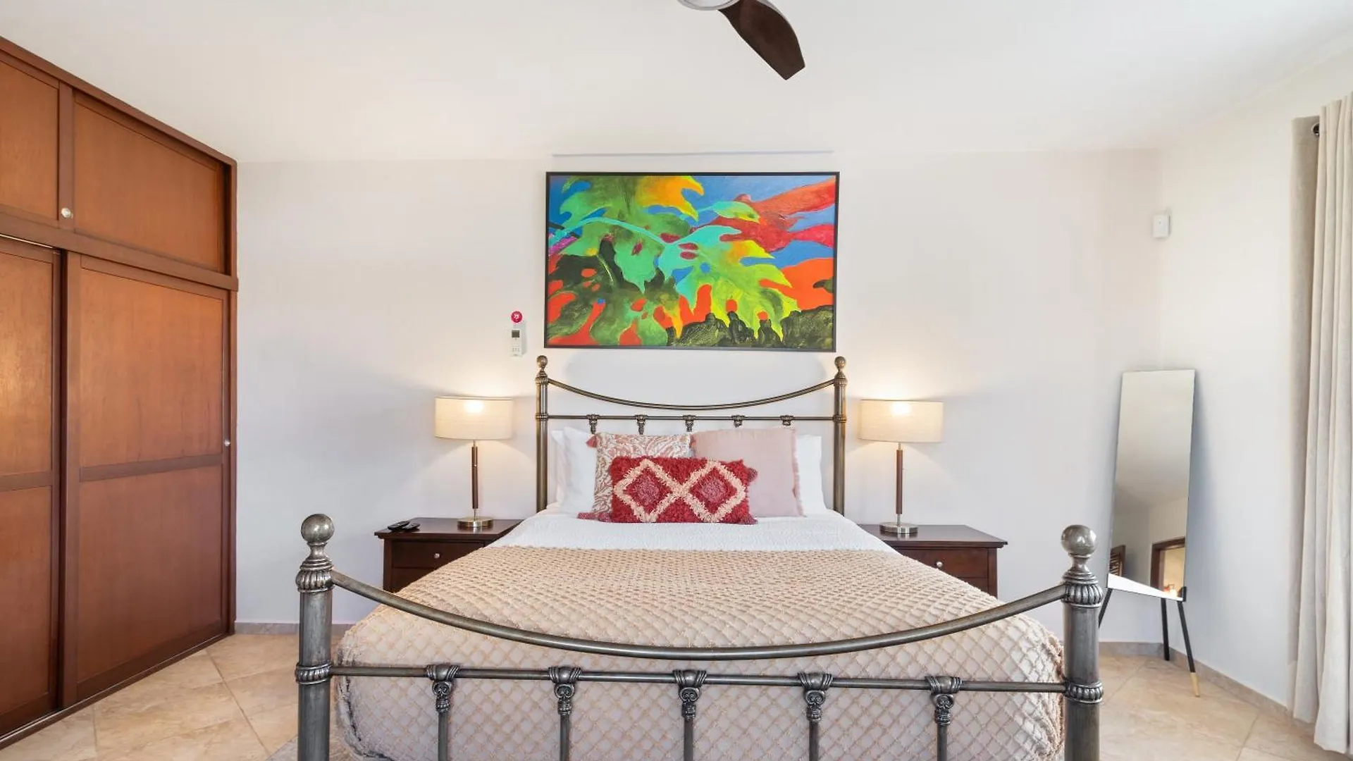 Esmeralda 125 Palm Beach