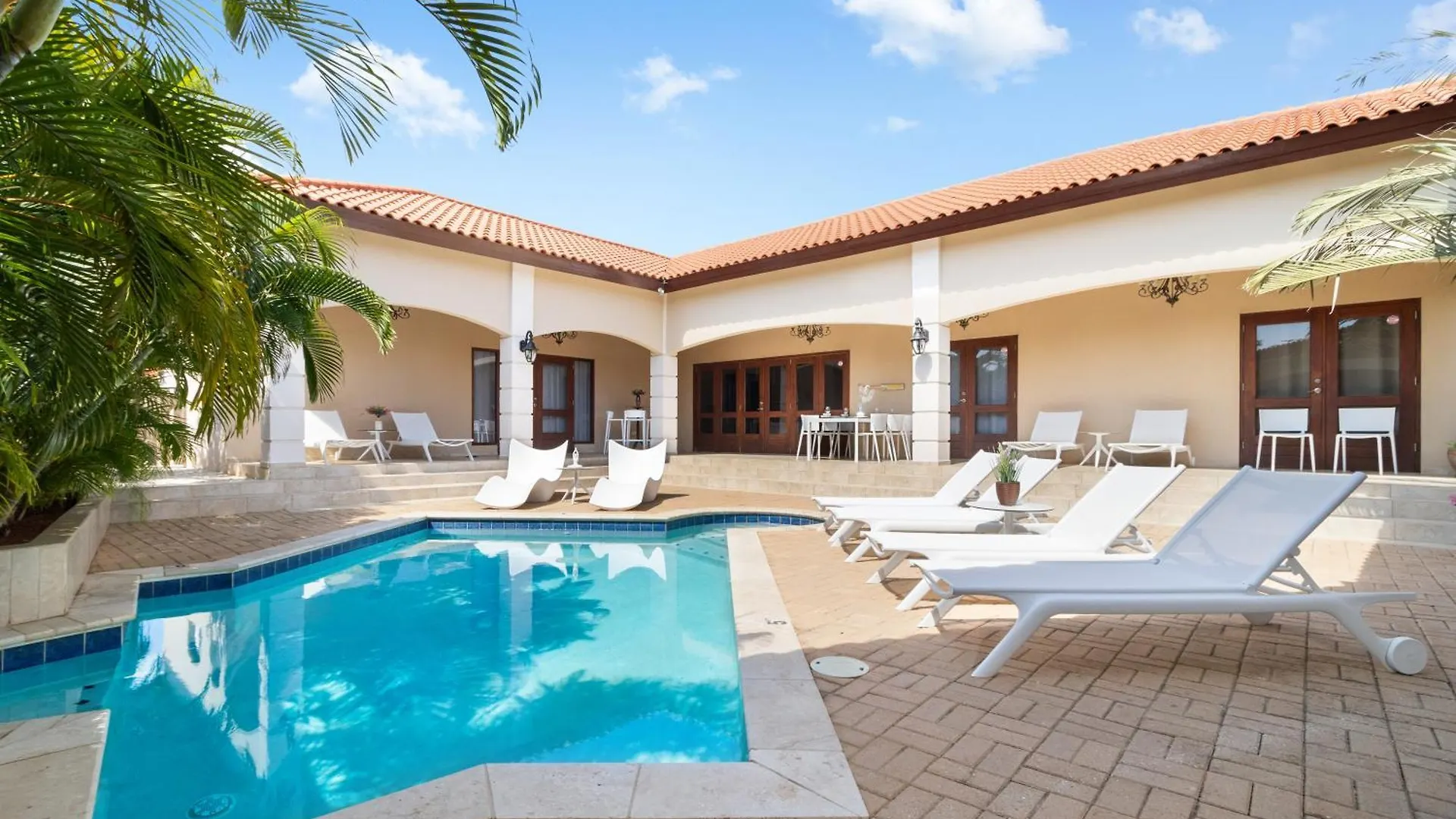 Esmeralda 125 Palm Beach